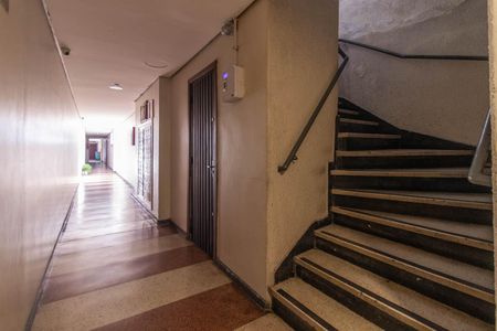 Apartamento para alugar com 42m², 1 quarto e sem vagaEscadas