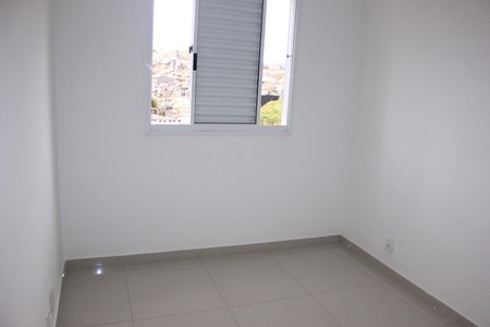 Quarto 2 de apartamento para alugar com 2 quartos, 44m² em Jardim Las Vegas, Guarulhos