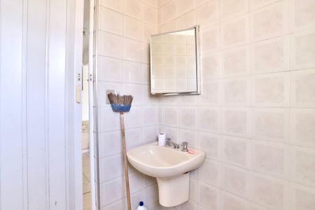 Casa para alugar com 229m², 3 quartos e 4 vagas Casa para alugar com 229m², 3 quartos e 4 vagasBanheiro de Serviço