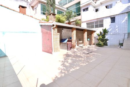 Casa para alugar com 229m², 3 quartos e 4 vagas Casa para alugar com 229m², 3 quartos e 4 vagasQuintal