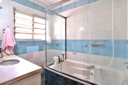 Casa para alugar com 229m², 3 quartos e 4 vagas Casa para alugar com 229m², 3 quartos e 4 vagasBanheiro da Suíte 1