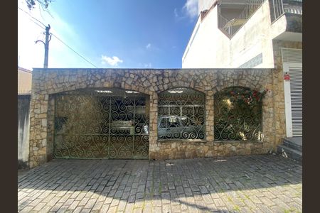 Casa para alugar com 229m², 3 quartos e 4 vagas Casa para alugar com 229m², 3 quartos e 4 vagasFachada