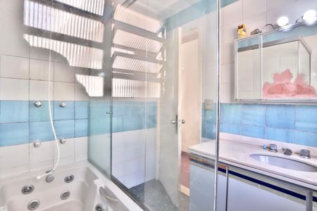 Casa para alugar com 229m², 3 quartos e 4 vagas Casa para alugar com 229m², 3 quartos e 4 vagasBanheiro da Suíte 1