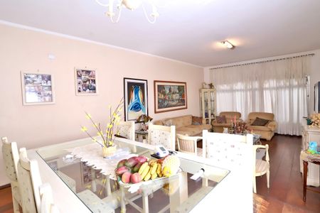 Casa para alugar com 229m², 3 quartos e 4 vagas Casa para alugar com 229m², 3 quartos e 4 vagasSala