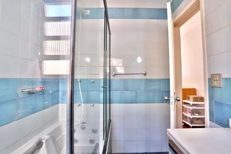 Casa para alugar com 229m², 3 quartos e 4 vagas Casa para alugar com 229m², 3 quartos e 4 vagasBanheiro da Suíte 1