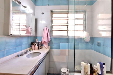 Casa para alugar com 229m², 3 quartos e 4 vagas Casa para alugar com 229m², 3 quartos e 4 vagasBanheiro da Suíte 1