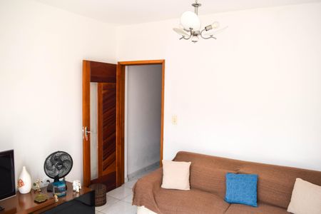 Casa à venda com 170m², 3 quartos e 2 vagas Casa à venda com 170m², 3 quartos e 2 vagasSala