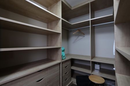 Casa para alugar com 120m², 2 quartos e 2 vagasCloset da Suíte