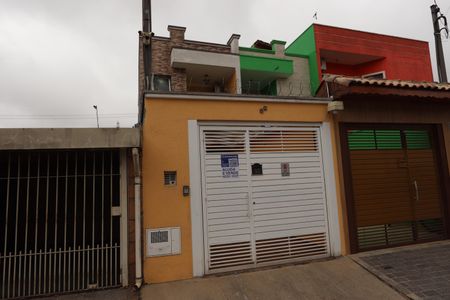 Casa para alugar com 120m², 2 quartos e 2 vagasFachada