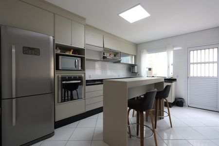 Casa para alugar com 120m², 2 quartos e 2 vagasCozinha