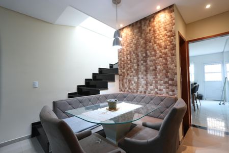 Casa para alugar com 120m², 2 quartos e 2 vagasSala