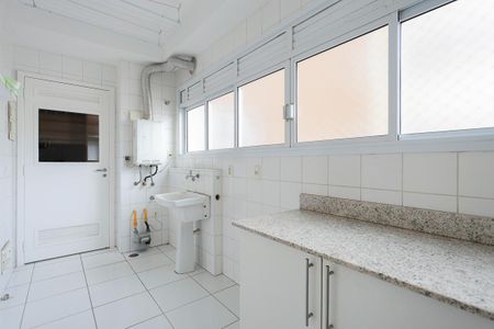 Apartamento à venda com 142m², 3 quartos e 2 vagas Apartamento à venda com 142m², 3 quartos e 2 vagasÁrea de serviço