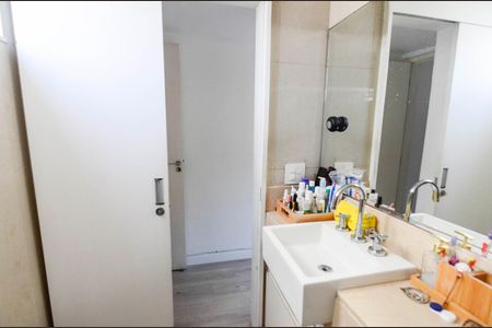 Apartamento à venda com 105m², 3 quartos e 1 vagaBanheiro da Suíte