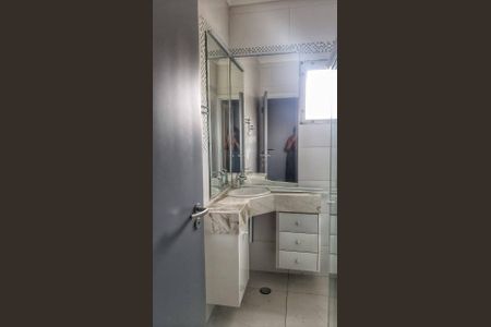 Casa de condomínio para alugar com 330m², 4 quartos e 4 vagas Casa de condomínio para alugar com 330m², 4 quartos e 4 vagasBanheiro