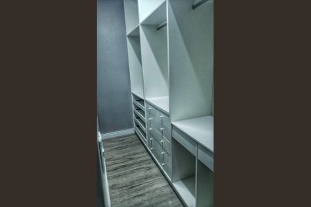 Casa de condomínio para alugar com 330m², 4 quartos e 4 vagas Casa de condomínio para alugar com 330m², 4 quartos e 4 vagasQuarto