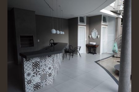 Casa de condomínio para alugar com 330m², 4 quartos e 4 vagas Casa de condomínio para alugar com 330m², 4 quartos e 4 vagasÁrea Externa