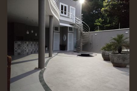 Casa de condomínio para alugar com 330m², 4 quartos e 4 vagas Casa de condomínio para alugar com 330m², 4 quartos e 4 vagasÁrea Externa