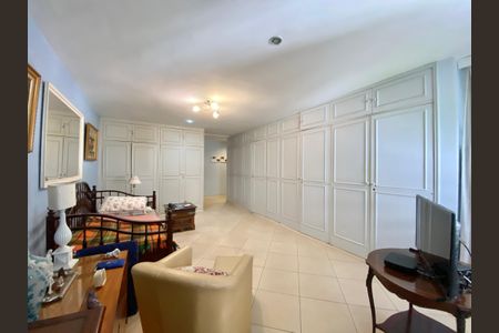 Apartamento para alugar com 250m², 3 quartos e sem vagaSuite