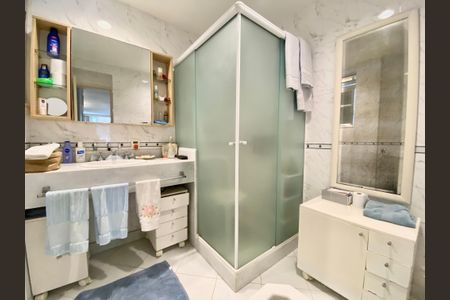 Apartamento para alugar com 250m², 3 quartos e sem vagaSuite