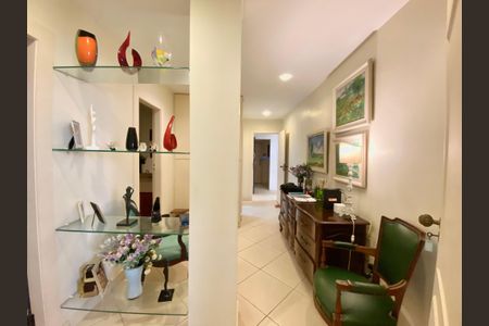 Apartamento para alugar com 250m², 3 quartos e sem vagaCorredor