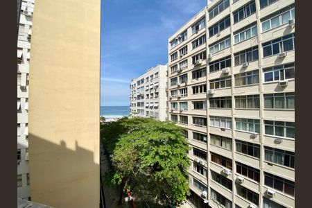 Vista sala de apartamento para alugar com 3 quartos, 250m² em Copacabana, Rio de Janeiro