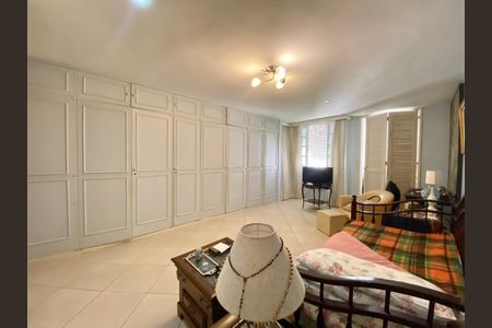 Apartamento para alugar com 250m², 3 quartos e sem vagaSuite