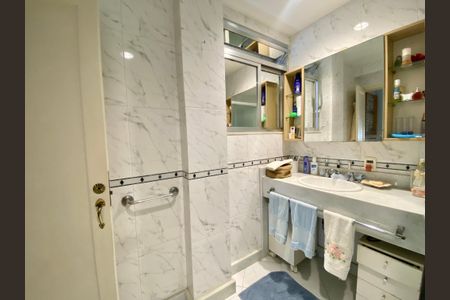 Apartamento para alugar com 250m², 3 quartos e sem vagaSuite