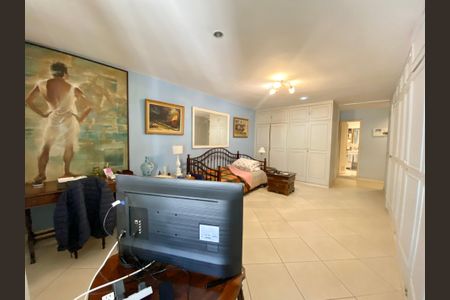 Apartamento para alugar com 250m², 3 quartos e sem vagaSuite