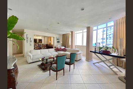 Apartamento para alugar com 250m², 3 quartos e sem vagaSal a