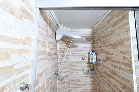 Banheiro de kitnet/studio para alugar com 1 quarto, 30m² em Jardim Dona Leopoldina, Porto Alegre