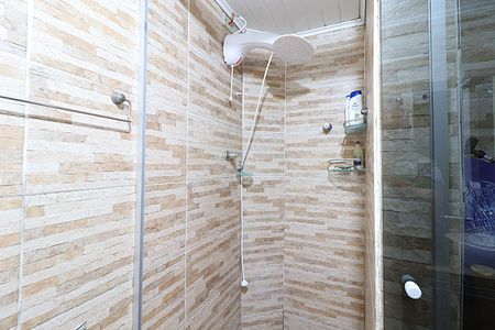 Banheiro de kitnet/studio para alugar com 1 quarto, 30m² em Jardim Dona Leopoldina, Porto Alegre