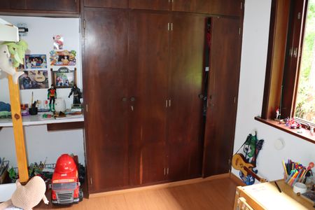 Casa de condomínio para alugar com 227m², 3 quartos e 2 vagasQuarto 2