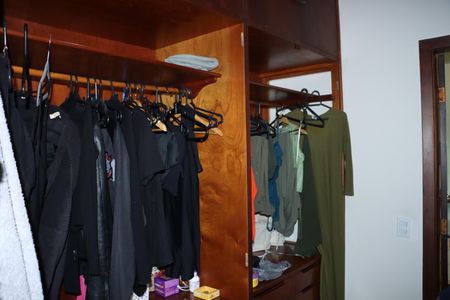 Casa de condomínio para alugar com 227m², 3 quartos e 2 vagasCloset do quarto 1