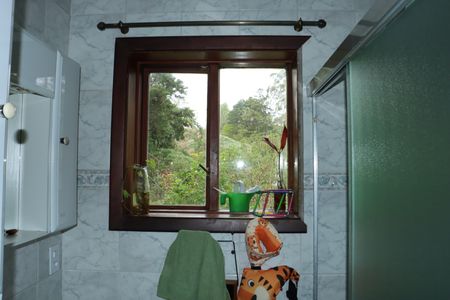 Casa de condomínio para alugar com 227m², 3 quartos e 2 vagasBanheiro do Quarto 2