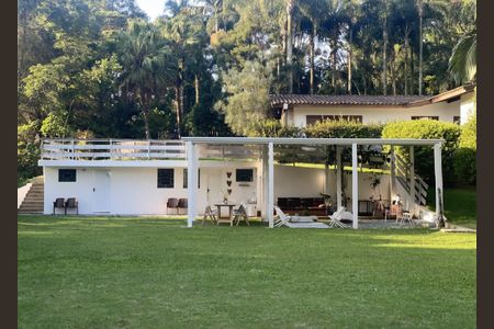 Casa de condomínio para alugar com 227m², 3 quartos e 2 vagas Casa de condomínio para alugar com 227m², 3 quartos e 2 vagasFachada