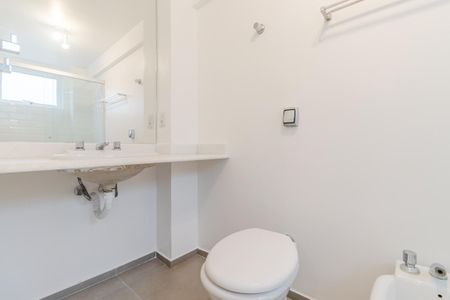 Banheiro da Suíte 1 de apartamento para alugar com 2 quartos, 116m² em Vila Madalena, São Paulo