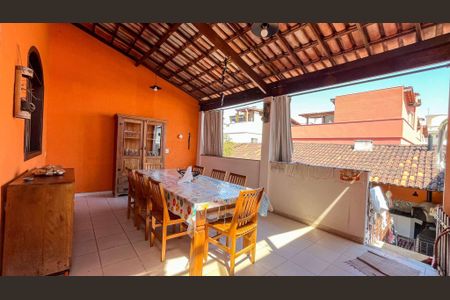 Casa à venda com 4 quartos, 244m² em Ouro Preto, Belo Horizonte