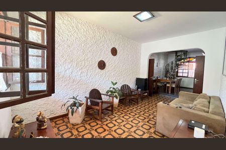 Casa à venda com 4 quartos, 244m² em Ouro Preto, Belo Horizonte