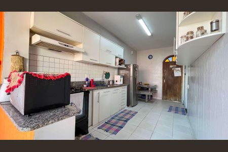 Casa à venda com 244m², 4 quartos e 3 vagas