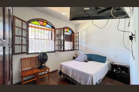 Casa à venda com 244m², 4 quartos e 3 vagas