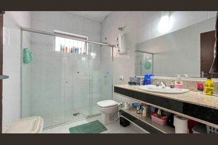 Casa à venda com 244m², 4 quartos e 3 vagas