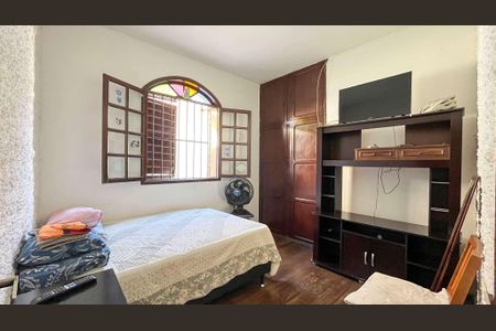 Casa à venda com 244m², 4 quartos e 3 vagas