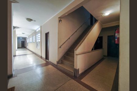 Apartamento à venda com 73m², 2 quartos e 1 vaga Apartamento à venda com 73m², 2 quartos e 1 vagaEscada