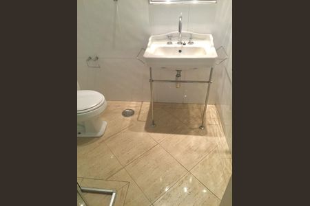 Casa à venda com 4 quartos, 400m² em Indianópolis, São Paulo