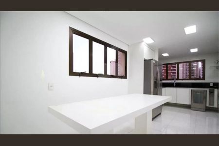 Apartamento à venda com 230m², 3 quartos e 4 vagas