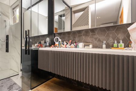 Casa à venda com 247m², 4 quartos e 2 vagas