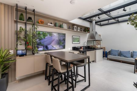 Casa à venda com 4 quartos, 247m² em Granja Julieta, São Paulo