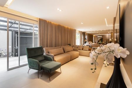 Casa à venda com 4 quartos, 247m² em Granja Julieta, São Paulo