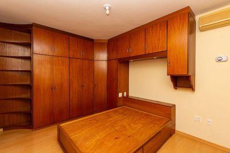 Casa à venda com 4 quartos, 289m² em Camboinhas, Niterói