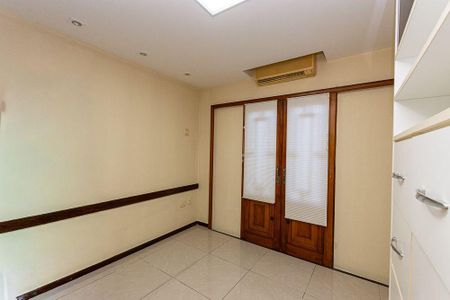 Casa à venda com 4 quartos, 289m² em Camboinhas, Niterói